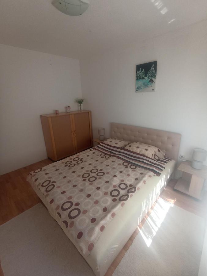 Sleep & Fly - Sarajevo Airport Apartment 외부 사진